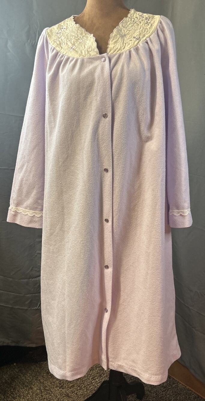 Vintage Leisure Life Womens M Lavender Purple Snap Front Robe Housecoat Pocket
